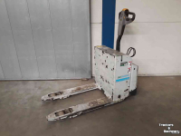 Palletwagen Nissan PLL180 (brede uitvoering)