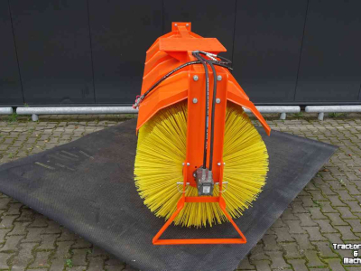 Veeg- en veeg/zuigmachines Hofstede Veegmachine Borstel diameter 90cm mobiele kraan graaf machine veeg  veger borstel machine