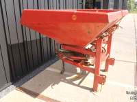 Kunstmeststrooier Lely L1250/L1500 kunstmeststrooier met enkele strooischijf