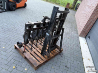 Schoffelmachine / Schoffelbalk  Elco frontschoffel met hefmast