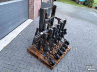 Schoffelmachine / Schoffelbalk  Elco frontschoffel met hefmast