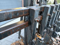 Schoffelmachine / Schoffelbalk  Elco frontschoffel met hefmast