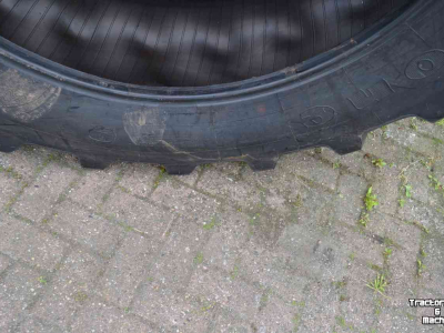 Wielen, Banden, Velgen & Afstandsringen Firestone 580/70r42 demontage