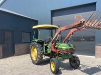 Tractor / Trekker John Deere 1130 met voorlader en 1040 - beide 2wd en kenteken fendt ford international
