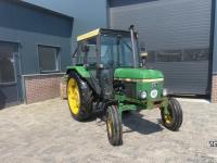 Tractor / Trekker John Deere 1130 met voorlader en 1040 - beide 2wd en kenteken fendt ford international