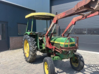 Tractor / Trekker John Deere 1130 met voorlader en 1040 - beide 2wd en kenteken fendt ford international