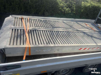 Dieplader / Aanhanger  NETAM-FRUEHAUF Aanhanger / Machinetransporter vrachtwagen met hydraulisch lier - met oprijplaten