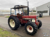 Compact tractor International 633 4wd