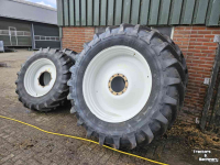 Wielen, Banden, Velgen & Afstandsringen  Ploegset! 520/85R46 en 420/85R34. Passend op oa Steyr
