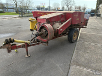 Persen / Balenpers / Pakkenpers New Holland Super Hayliner A286 kleine pakkenpers