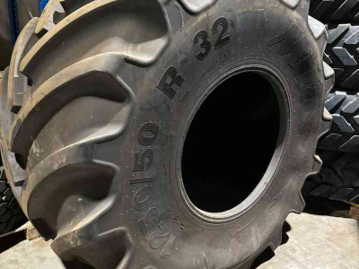 Wielen, Banden, Velgen & Afstandsringen Mitas 1250/50R32