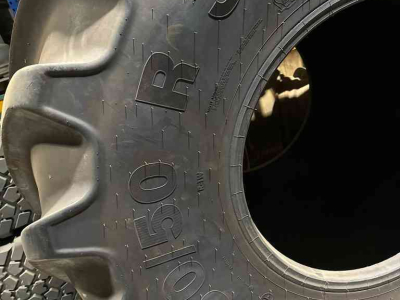 Wielen, Banden, Velgen & Afstandsringen Mitas 1250/50R32