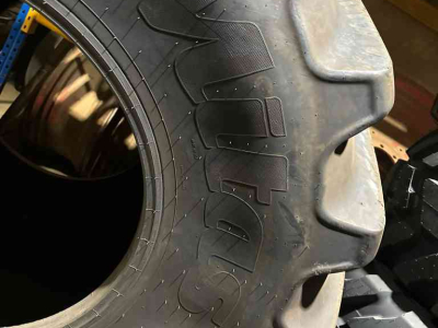 Wielen, Banden, Velgen & Afstandsringen Mitas 1250/50R32