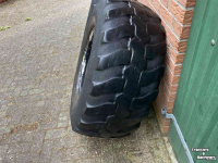 Wielen, Banden, Velgen & Afstandsringen Dunlop 405/70 R20