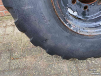 Wielen, Banden, Velgen & Afstandsringen Dunlop 405/70 R20