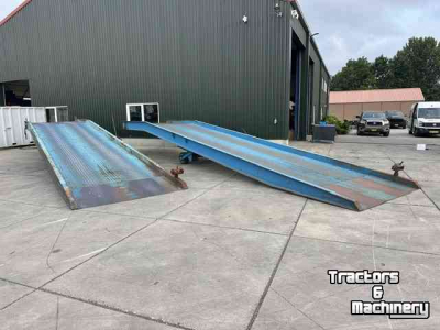 Overige transport- en industriemachines en toebehoren  storax oprijbrug laadbrug 10 ton