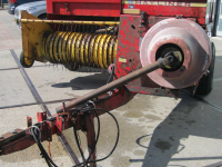 Persen / Balenpers / Pakkenpers New Holland Hayliner 386