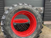 Wielen, Banden, Velgen & Afstandsringen  Dubbellucht 520/85R46  naast  710/70R42