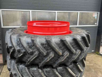 Wielen, Banden, Velgen & Afstandsringen  Dubbellucht 520/85R46  naast  710/70R42