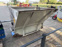 Zaagselstrooier voor boxen Shelbourne cb 150 met weidemann boxenstrooier