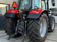 Tractor / Trekker Massey Ferguson 5712 S Dyna-4