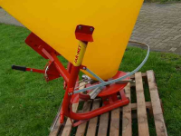 Kunstmeststrooier  Jarmet kunstmeststrooiers 200ltr , 300 ltr,& 400 Zowel gedragen als getrokken uitvoeringen !!!