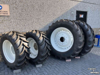 Wielen, Banden, Velgen & Afstandsringen Vredestein Nieuw set compleet op verstelbare velgen  440/65R28 en 540/65R38