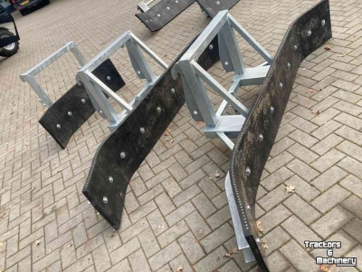 Mestschuif Weidemann Rubberschuif / mestschuif / modderschuif / sneeuwschuif.