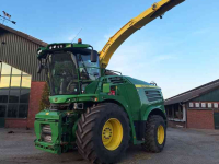 Veldhakselaar John Deere 8300