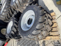 Wielen, Banden, Velgen & Afstandsringen Mitas 340/85R28 en 340/85R 38 op verstelbare velgen