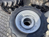 Wielen, Banden, Velgen & Afstandsringen Mitas 340/85R28 en 340/85R 38 op verstelbare velgen