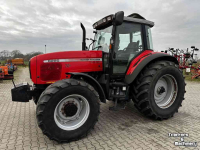 Tractor / Trekker Massey Ferguson 8220