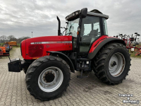 Tractor / Trekker Massey Ferguson 8220 Dynashift