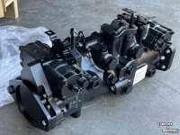 Schranklader New Holland Hydrostatic pump for CNH skid steer loader SAUER DANFOSS Model: M91-46153 Parts nr: 87043497