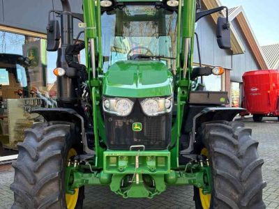 Tractor / Trekker John Deere 6120M