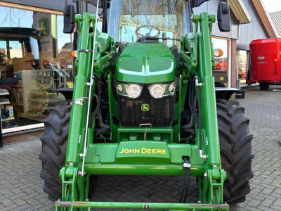 Tractor / Trekker John Deere 6120M