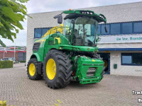 Veldhakselaar John Deere 8200i Zelfrijdende Veldhakselaar Nieuw