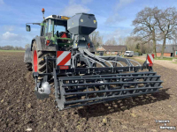 Schijveneg  Agroland Raptor 300 + Agriwir zaaimachine