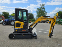 Mini-graver / Mini-graafmachine New Holland E25D minikraan
