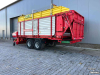 Opraapwagen Pottinger Pöttinger Faro 4000D met Afvoerbandje.
