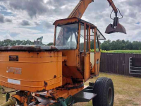 Bandenkraan / Graafmachine op wielen Vaiacar 8R getrokken kraan
