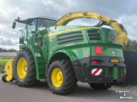 Veldhakselaar John Deere 8400 HAKSELAAR