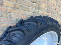 Wielen, Banden, Velgen & Afstandsringen Taurus 270/95R46