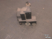 Diverse gebruikte onderdelen Massey Ferguson HYDRAULIEKTANK 7400-SERIE