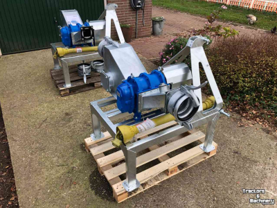 Mestpomp  Bomik 180 M3 met stenenvanger