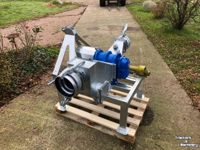 Mestpomp  Bomik 180 M3 met stenenvanger