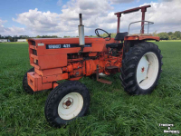 Compact tractor Renault 421