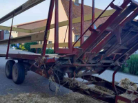 Overige oogstmachines en toebehoren New Holland 1016 balenverzamelwagen in klantoverdracht