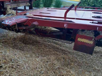 Overige oogstmachines en toebehoren New Holland 1016 balenverzamelwagen in klantoverdracht