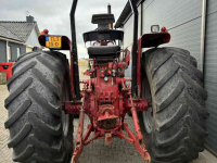 Tractor / Trekker International 766 black stripe